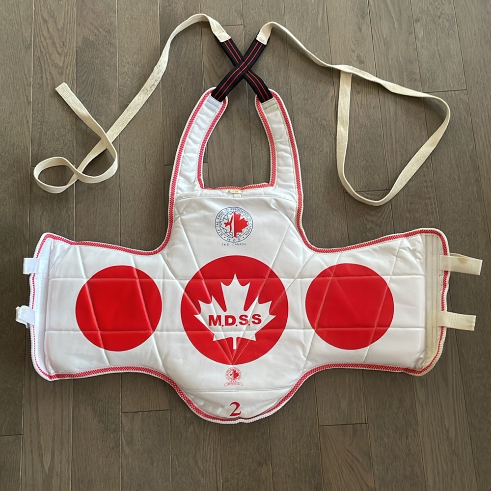 Tae Kwon Do Reversible Chest Pad Guard Unisex Size 2 TKD Canada Approved